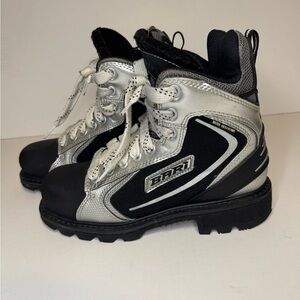 BARI BLACK THINSULATE LACE UP HOCKEY BOOTS SIZE 6 M
